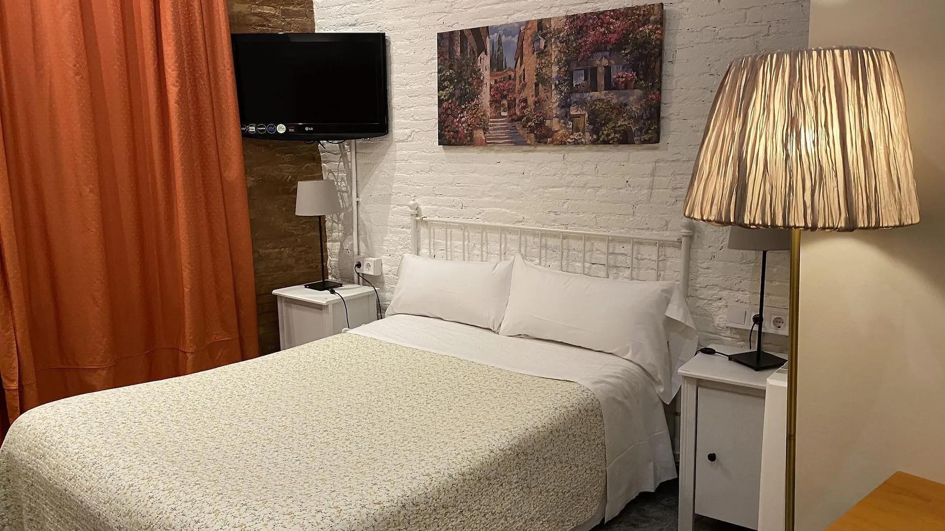 Hostal Orleans Barcelona